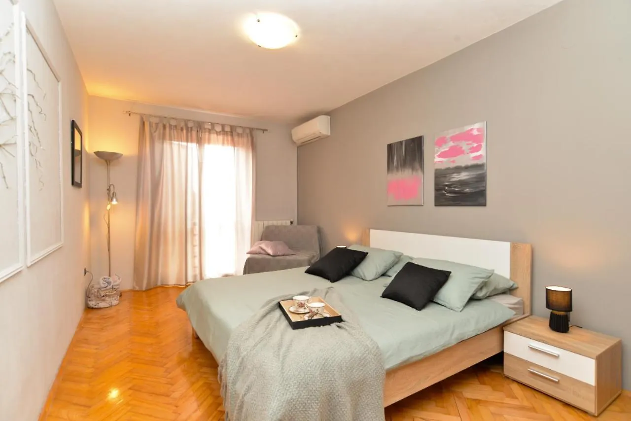 פאז'אנה Holiday Home Miro 843